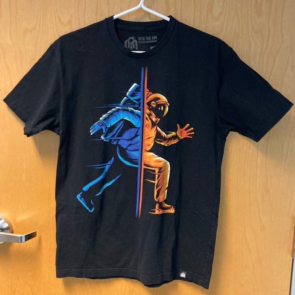 INTO THE AM Sz M Astronaut Graphic Tee T-Shirt  Unisex